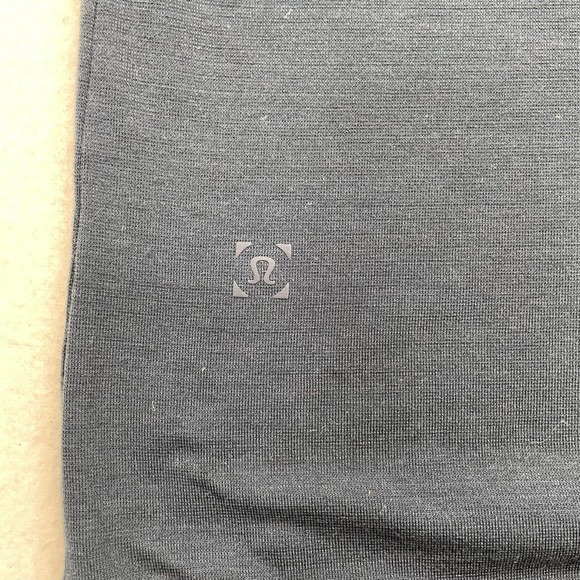 Lululemon Mens Activewear Polo Shirt Navy Blue Medium Short Sleeve Workout Golf - Picture 9 of 10